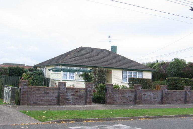 Photo of property in 2 Fisk Street, Naenae, Lower Hutt, 5011