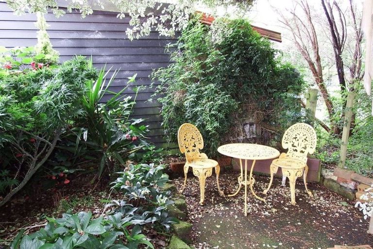 Photo of property in 77 Collingwood Street, Eltham, 4322