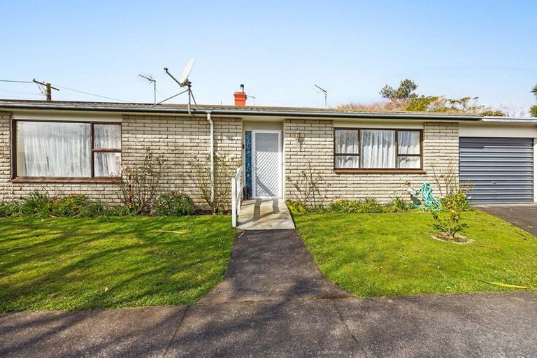 Photo of property in 19 Surrey Street, Hawera, 4610