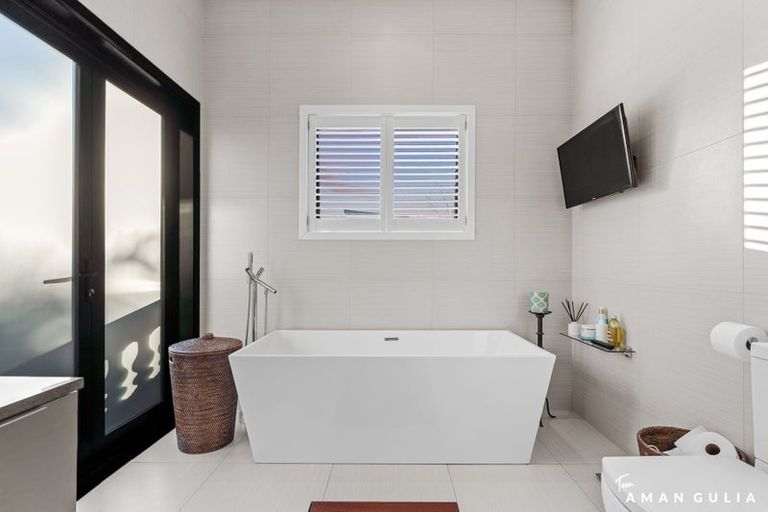 Photo of property in 11b Greenhithe Road, Greenhithe, Auckland, 0632