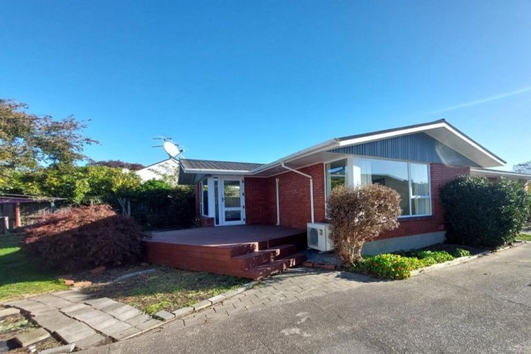 Photo of property in 9 Camberwell Place, Avonhead, Christchurch, 8042