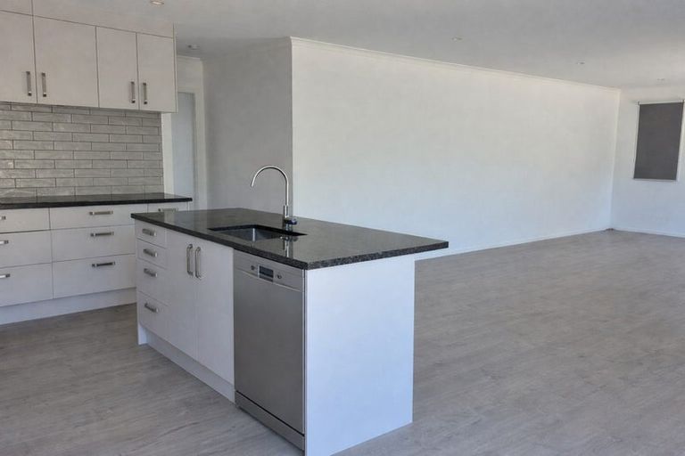 Photo of property in 28a San Priamo Place, Paraparaumu Beach, Paraparaumu, 5032