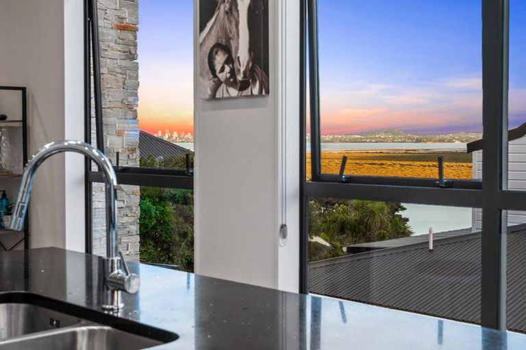 Photo of property in 17a Constable Lane, West Harbour, Auckland, 0618