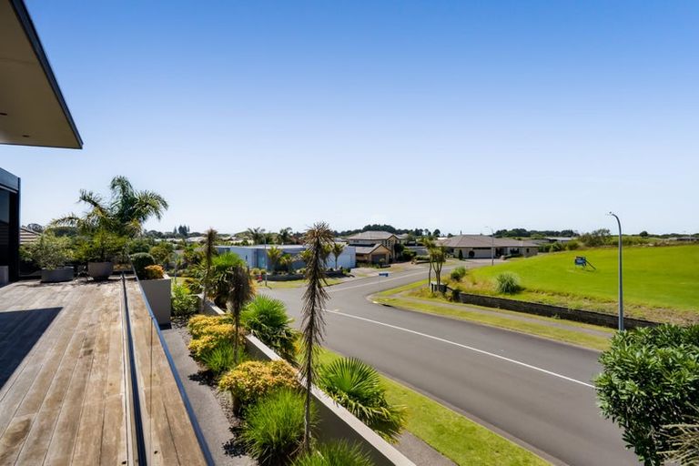 Photo of property in 15 Links Drive, Waiwhakaiho, New Plymouth, 4312