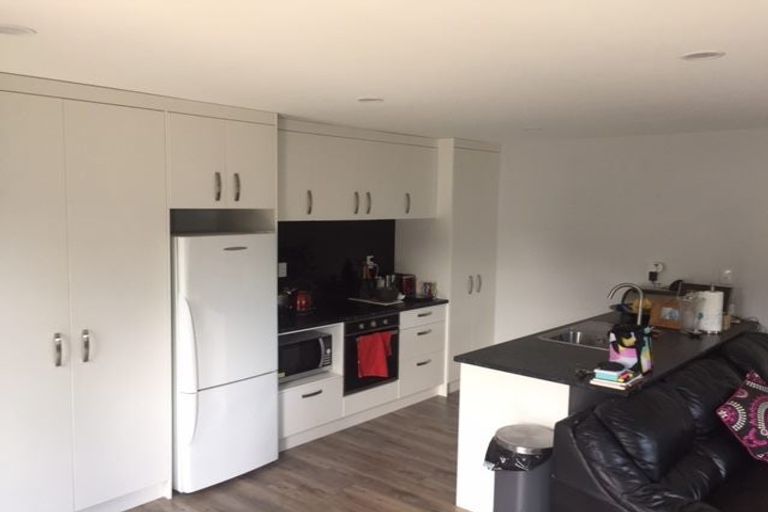 Photo of property in 76 Te Atatu Road, Te Atatu South, Auckland, 0610