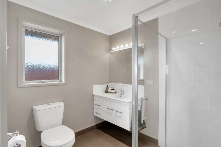 Photo of property in 11 Wai Place, One Tree Point, 0118