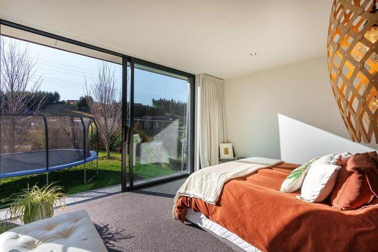 Photo of property in 1 Mcrae Rise, Wanaka, 9305