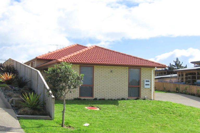 Photo of property in 69 Roberta Crescent, Orewa, 0931