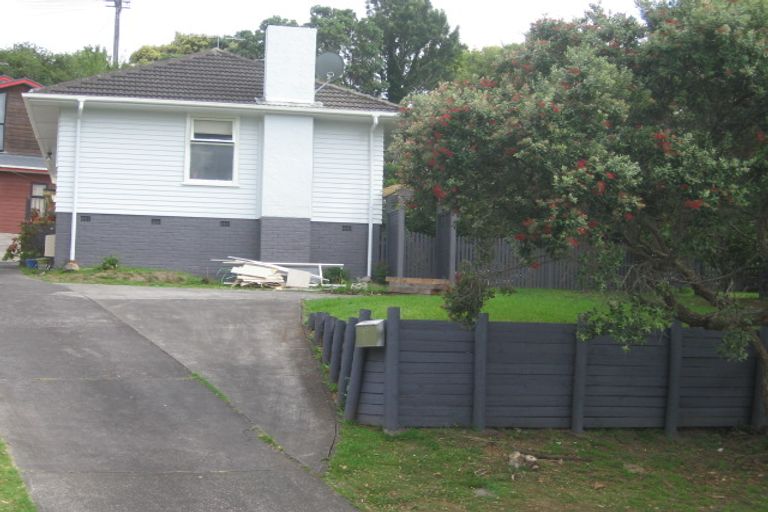 Photo of property in 2/17 Saint Peters Street, Northcote, Auckland, 0627