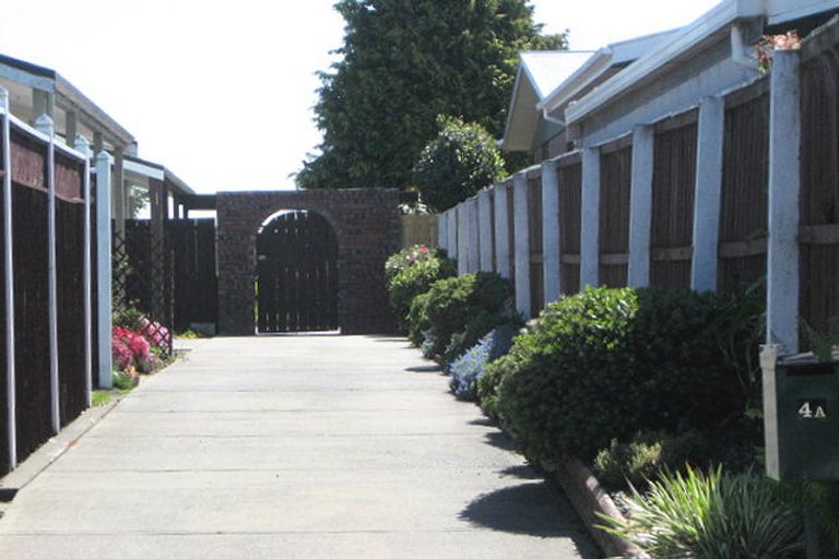 Photo of property in 2/4 Tracy Place, Redwood, Christchurch, 8051