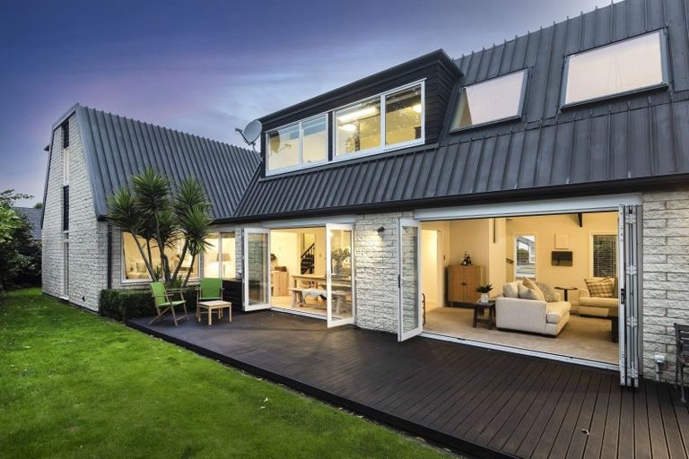 Photo of property in 1 Hanover Place, Ilam, Christchurch, 8041