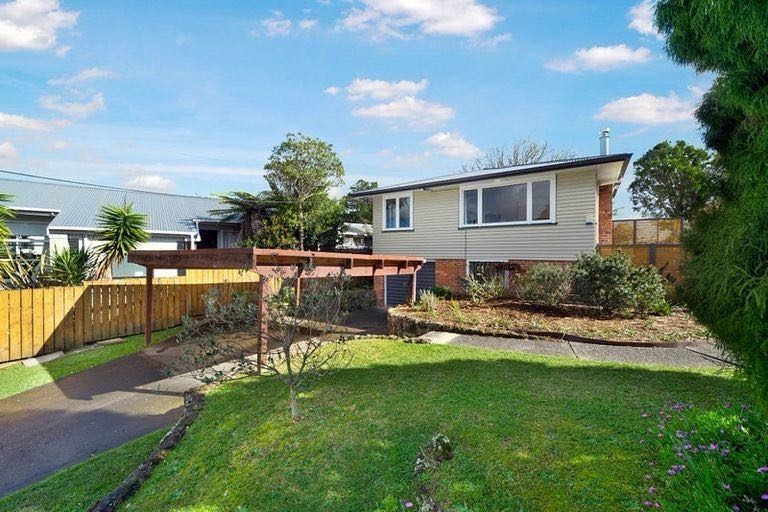 Photo of property in 34 Coniston Avenue, Te Atatu South, Auckland, 0610