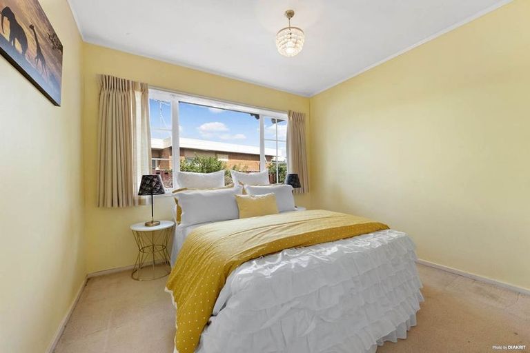 Photo of property in 1 Holly Way, Sunnyhills, Auckland, 2010