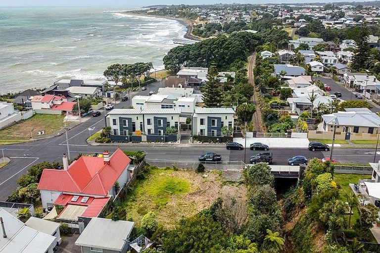 Photo of property in 10 Hobson Street, New Plymouth, 4312