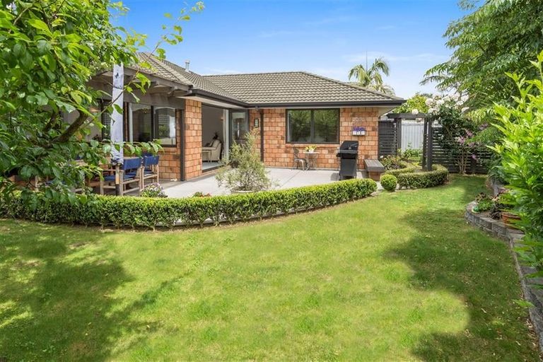 Photo of property in 24 Redhaven Place, Bethlehem, Tauranga, 3110