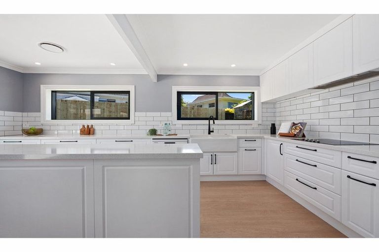 Photo of property in 1 Celina Place, Browns Bay, Auckland, 0630