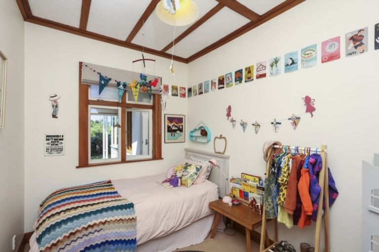 Photo of property in 25 Glen Almond Street, New Plymouth, 4310