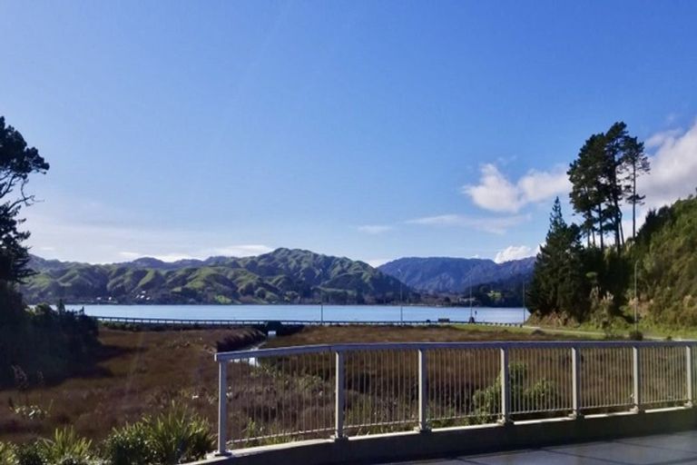 Photo of property in 1 Tradewinds Drive, Whitby, Porirua, 5024