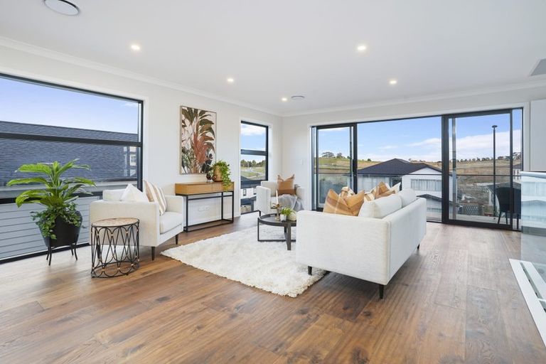 Photo of property in 116 Godfrey Drive, Orewa, 0931