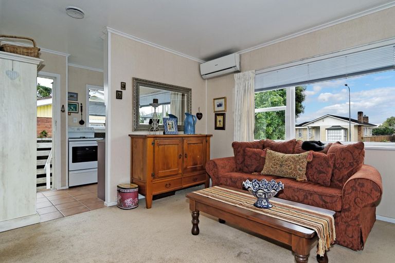 Photo of property in 1/11 Oakland Avenue, Papatoetoe, Auckland, 2025