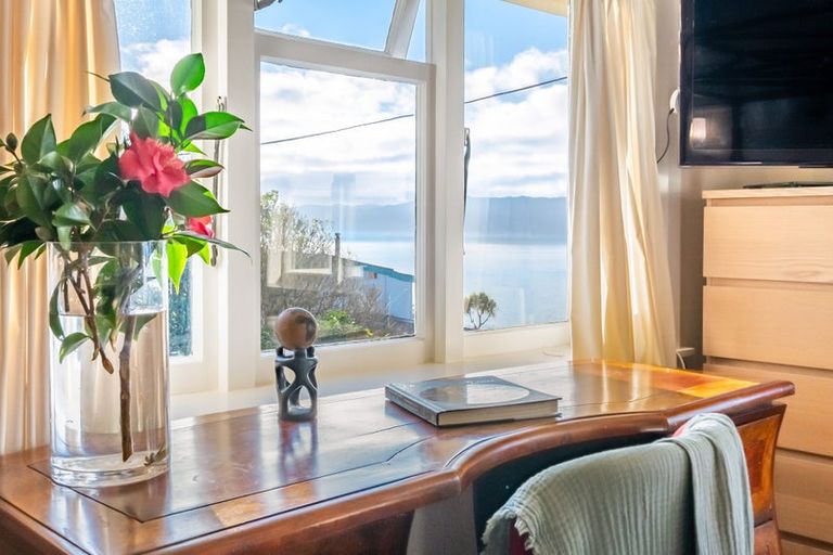 Photo of property in 46 Fortification Road, Karaka Bays, Wellington, 6022