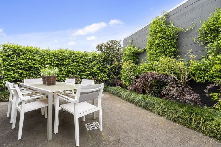 Photo of property in 3/3 Union Street, Merrilands, New Plymouth, 4312