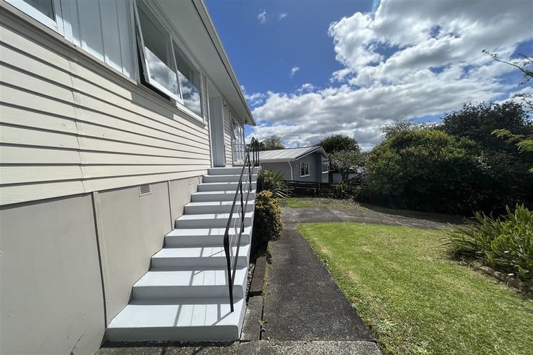 Photo of property in 16 Bayside Avenue, Te Atatu Peninsula, Auckland, 0610
