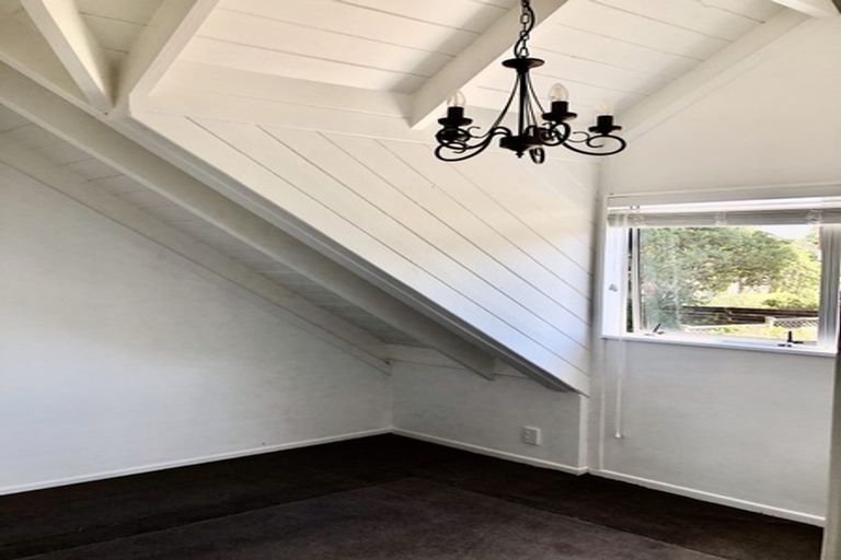 Photo of property in 30 Windy Ridge Road, Glenfield, Auckland, 0629