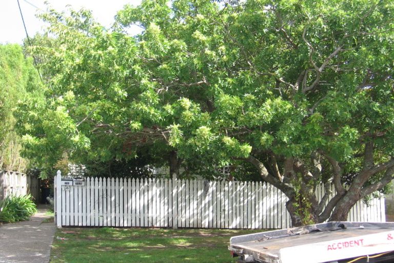 Photo of property in 26 Netherlands Avenue, Kelston, Auckland, 0602