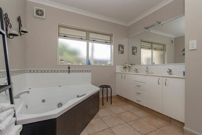 Photo of property in 21a Auckland Road, Greenmeadows, Napier, 4112
