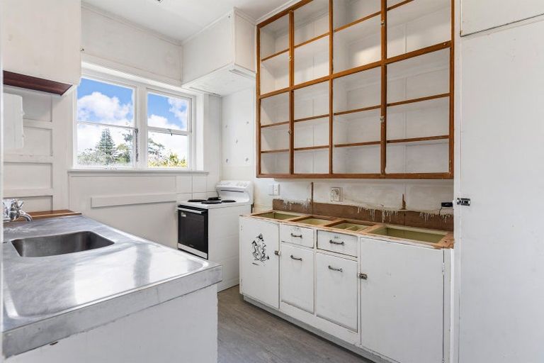 Photo of property in 14 Westmere Crescent, Westmere, Auckland, 1022