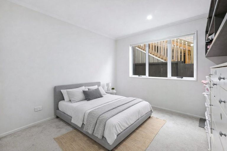 Photo of property in 85c Lake Panorama Drive, Henderson Valley, Auckland, 0614