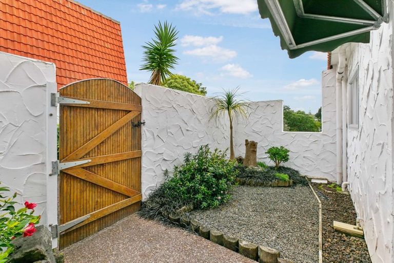 Photo of property in 1/20 Maritime Terrace, Birkenhead, Auckland, 0626