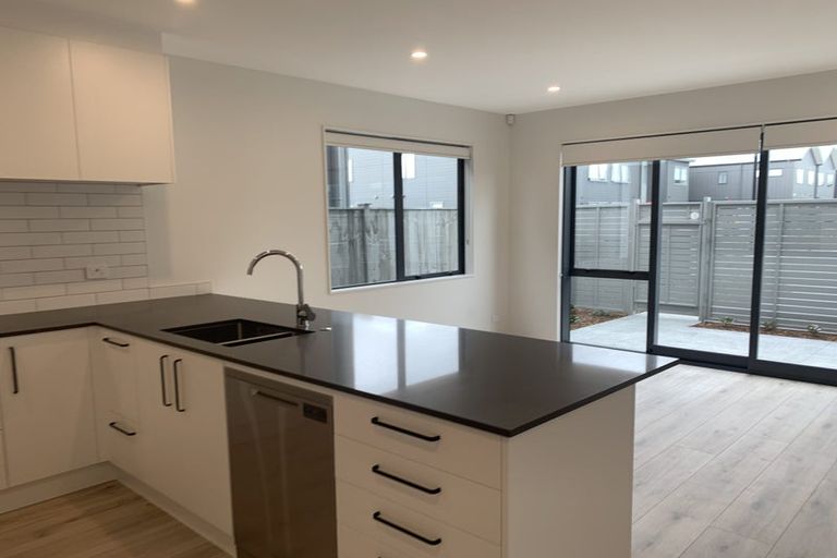 Photo of property in 10 Port Way, Rosehill, Papakura, 2113