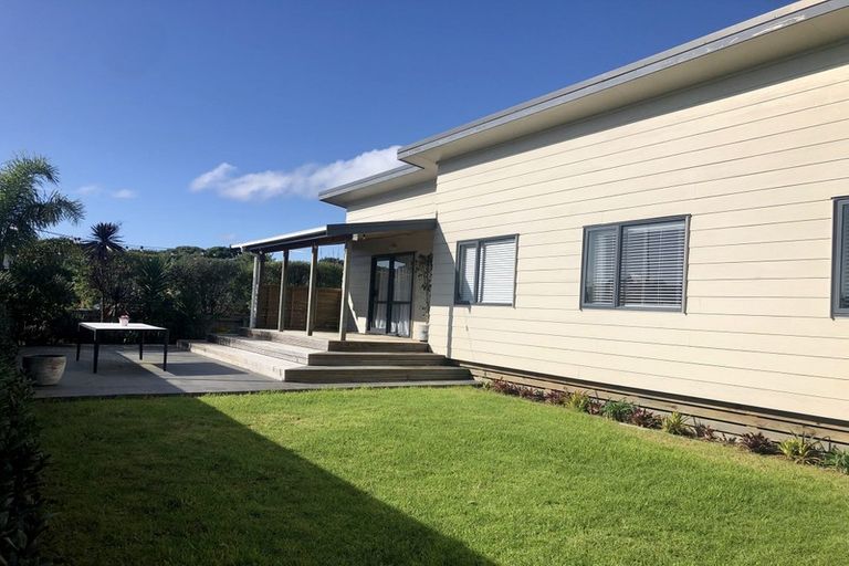 Photo of property in 10 Umu Place, Mangere, Auckland, 2022
