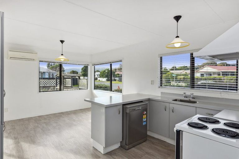 Photo of property in 99 Queens Road, Waikanae Beach, Waikanae, 5036