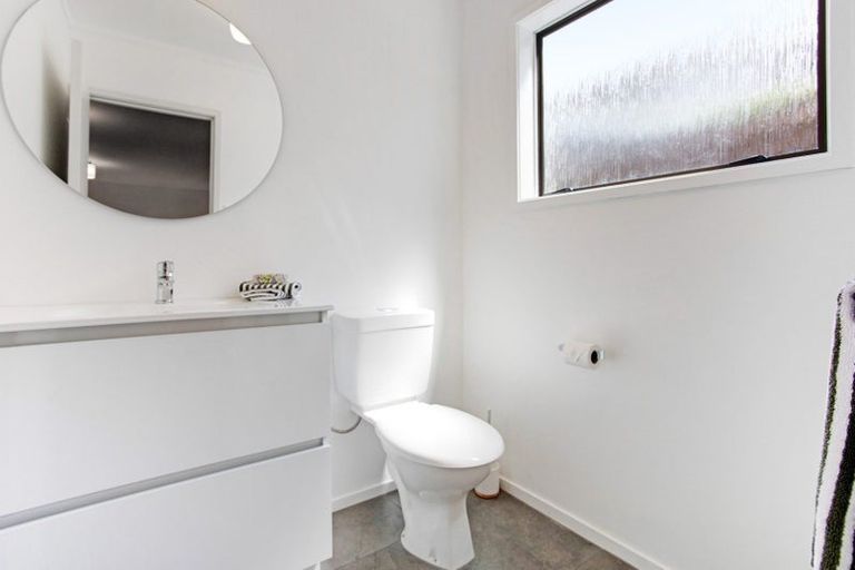 Photo of property in 1/573 Beach Road, Murrays Bay, Auckland, 0630