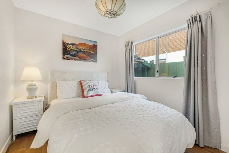 Photo of property in 2/22 Salem Place, Torbay, Auckland, 0630