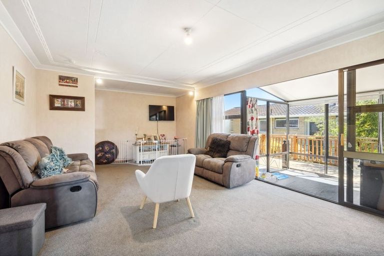 Photo of property in 16 Kinmont Crescent, Kinmont Park, Mosgiel, 9024