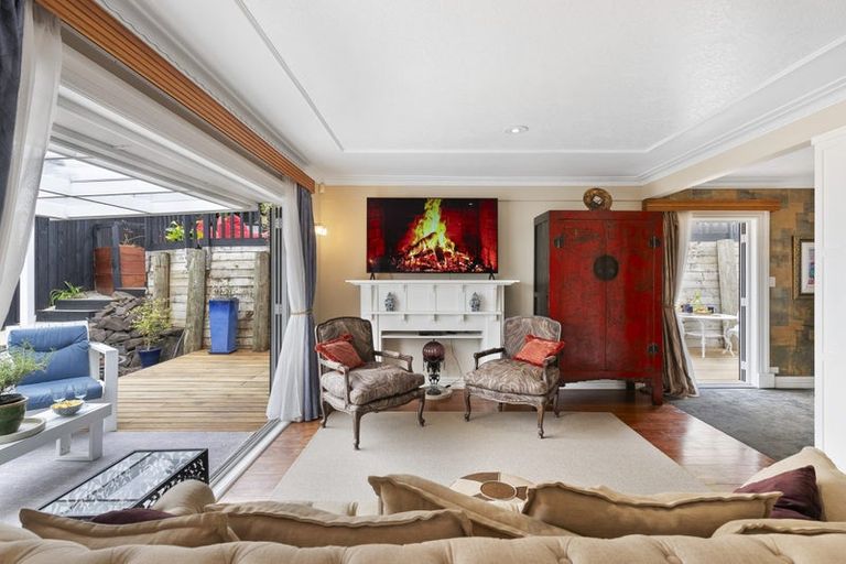 Photo of property in 2/11 Rangeview Road, Sunnyvale, Auckland, 0612