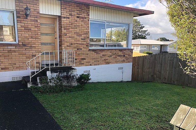 Photo of property in 2/2 Halberg Street, Glenfield, Auckland, 0629
