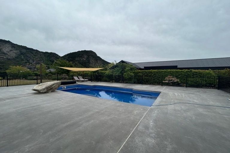 Photo of property in 11 Old Racecourse Road, Albert Town, Wanaka, 9305