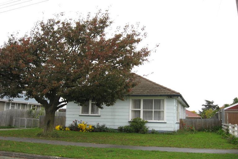 Photo of property in 18 Paddington Street, Northcote, Christchurch, 8052