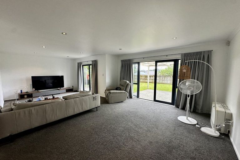 Photo of property in 45 Sonoma Crescent, Oteha, Auckland, 0632