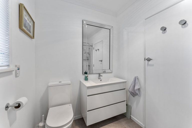 Photo of property in 26 Walton Avenue, Waikanae, 5036