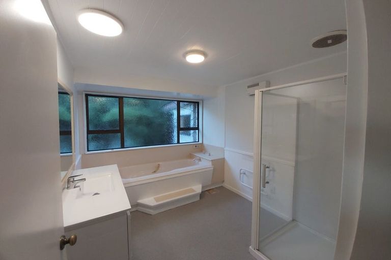 Photo of property in 60 Acacia Avenue, Maungaraki, Lower Hutt, 5010