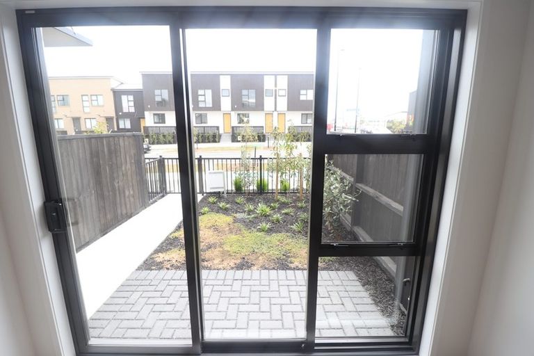 Photo of property in 20 Wai Place, Westgate, Auckland, 0614