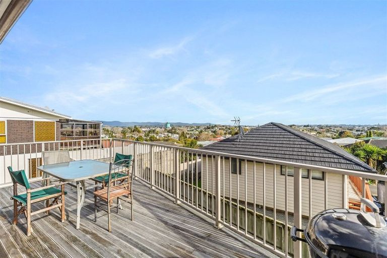 Photo of property in 27a Kirrie Avenue, Te Atatu South, Auckland, 0610
