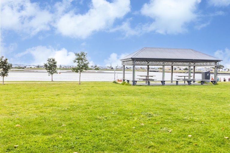 Photo of property in The Terraces, 3/9 Humber Street, Pandora, Napier, 4110