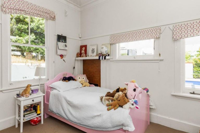 Photo of property in 60 Milton Road, Bluff Hill, Napier, 4110